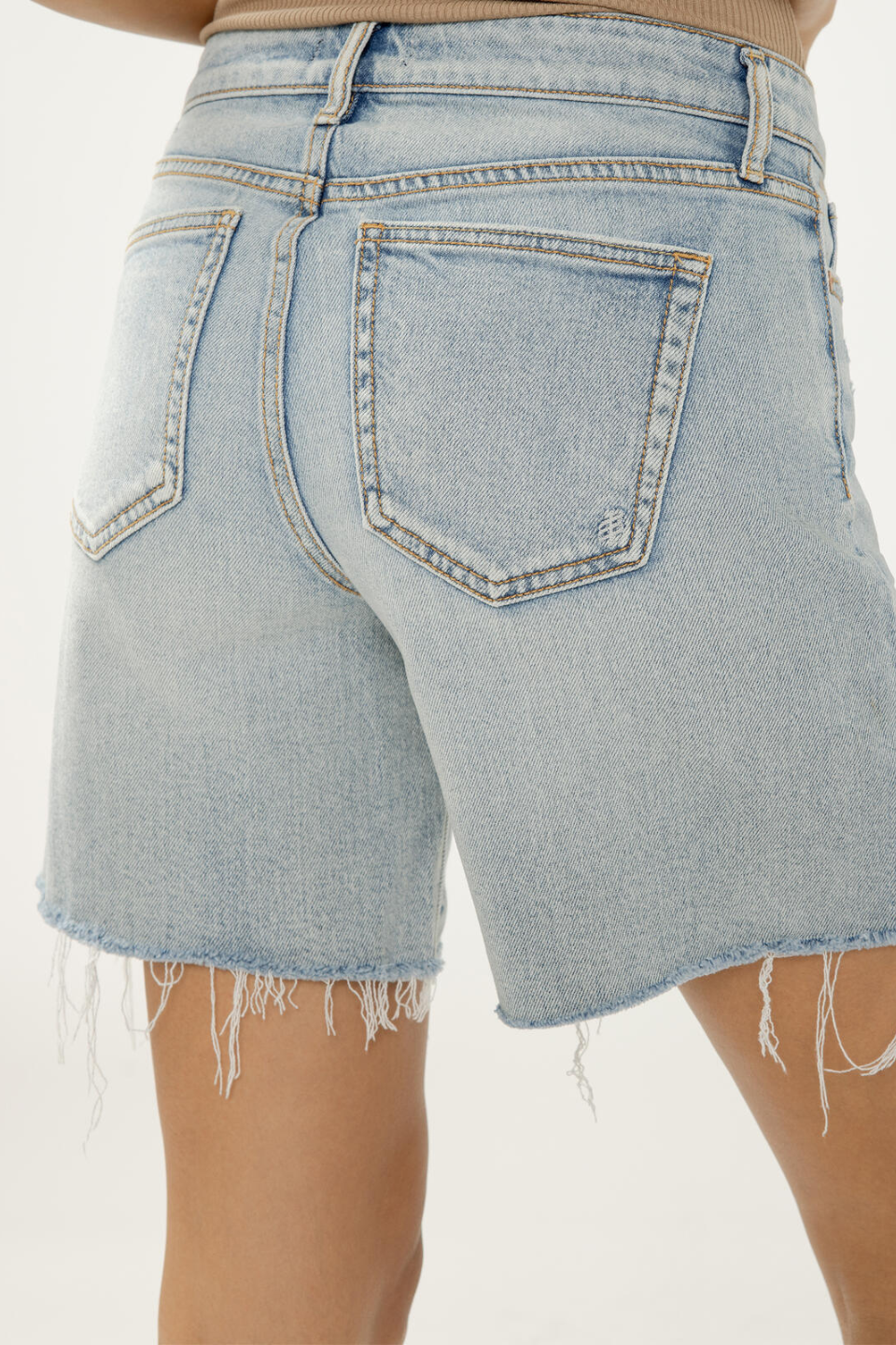 SILVER Suki Mid Rise Long Shorts SILVER