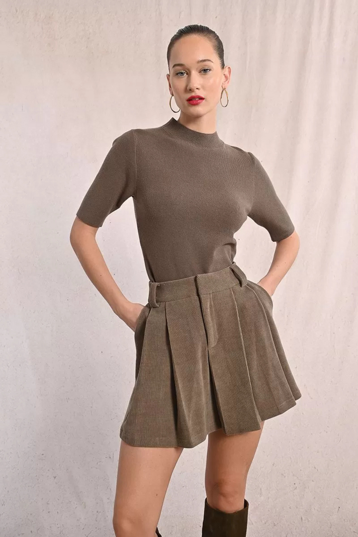 Ribbed short-sleeved sweater