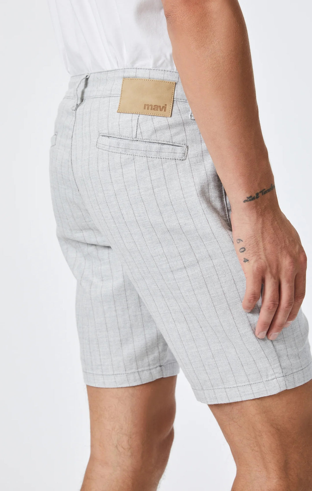 Noah 9" inseam Shorts | Grey Linen Stripe