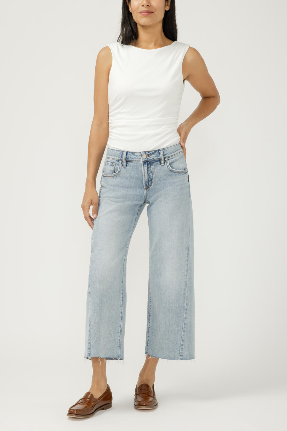 SILVER Suki Mid Rise Cropped Wide Leg Jeans - Hot Peppers Clothing