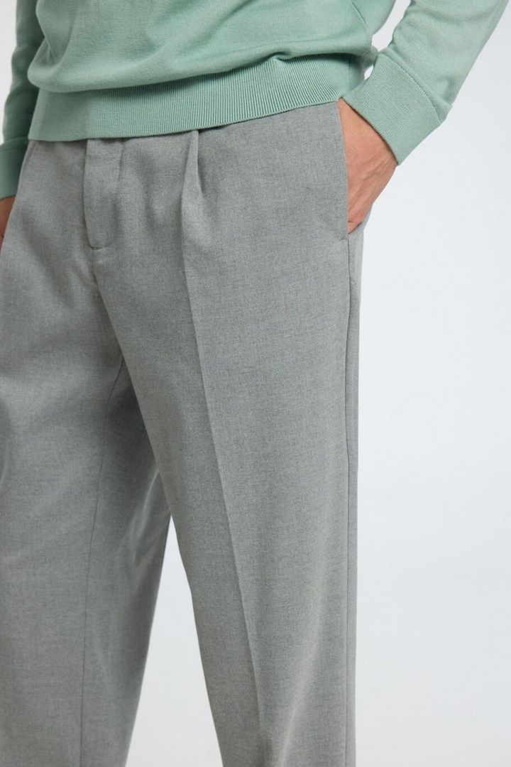 VISCOSE BLEND PLEATED TROUSERS