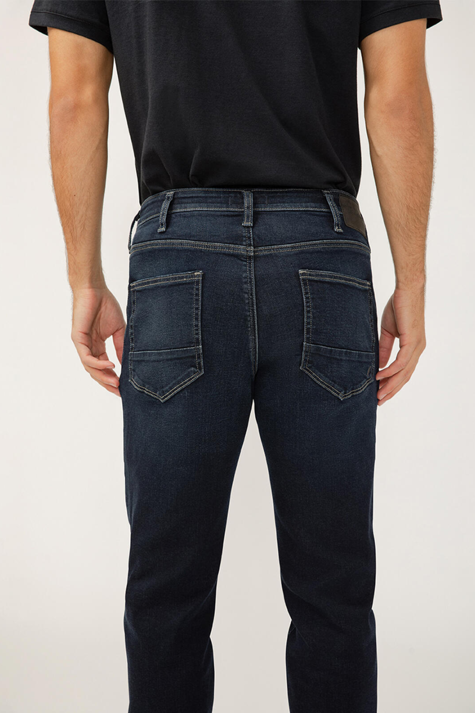 Grayson Classic Fit Straight Leg Jeans