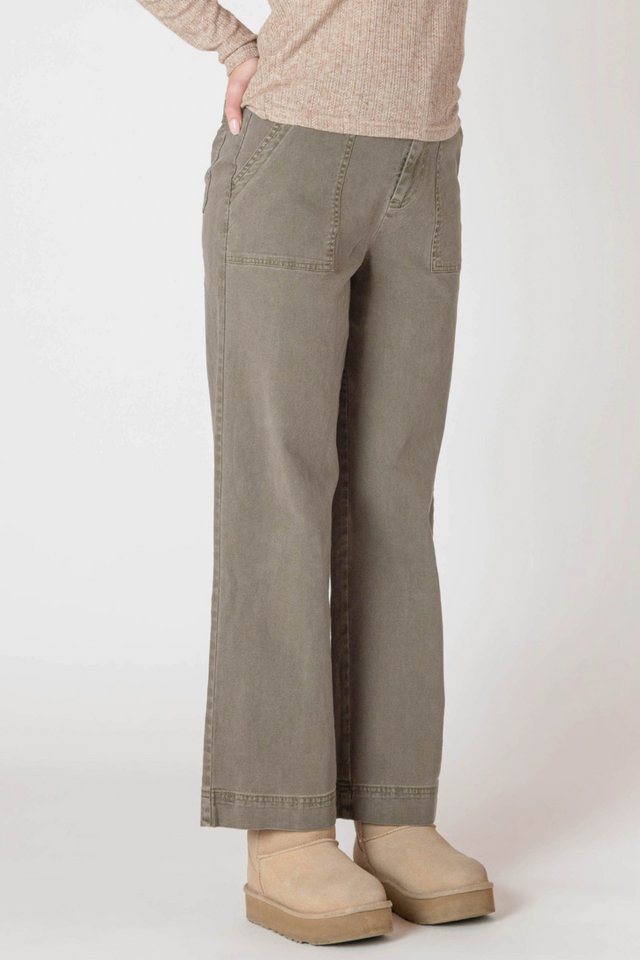 Elara Pant