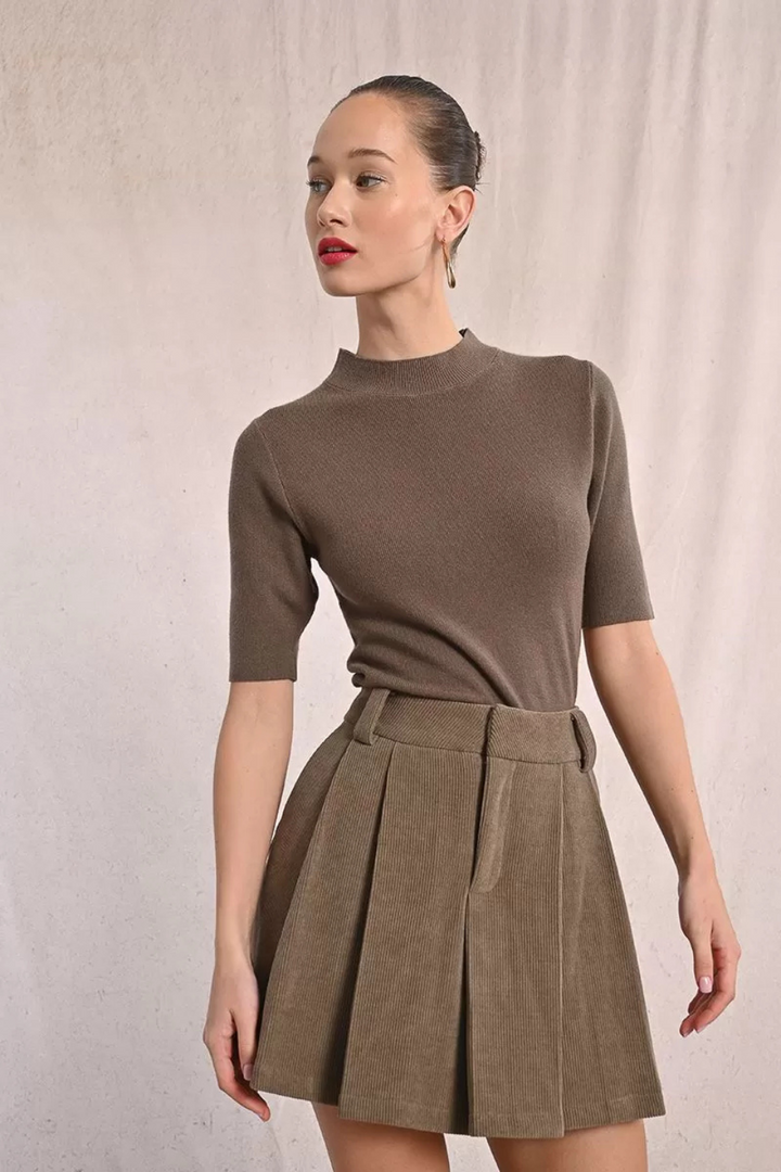 Ribbed short-sleeved sweater