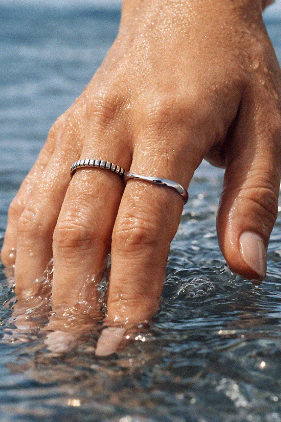 Bizou Stainless steel silver vertical ridged ring ring