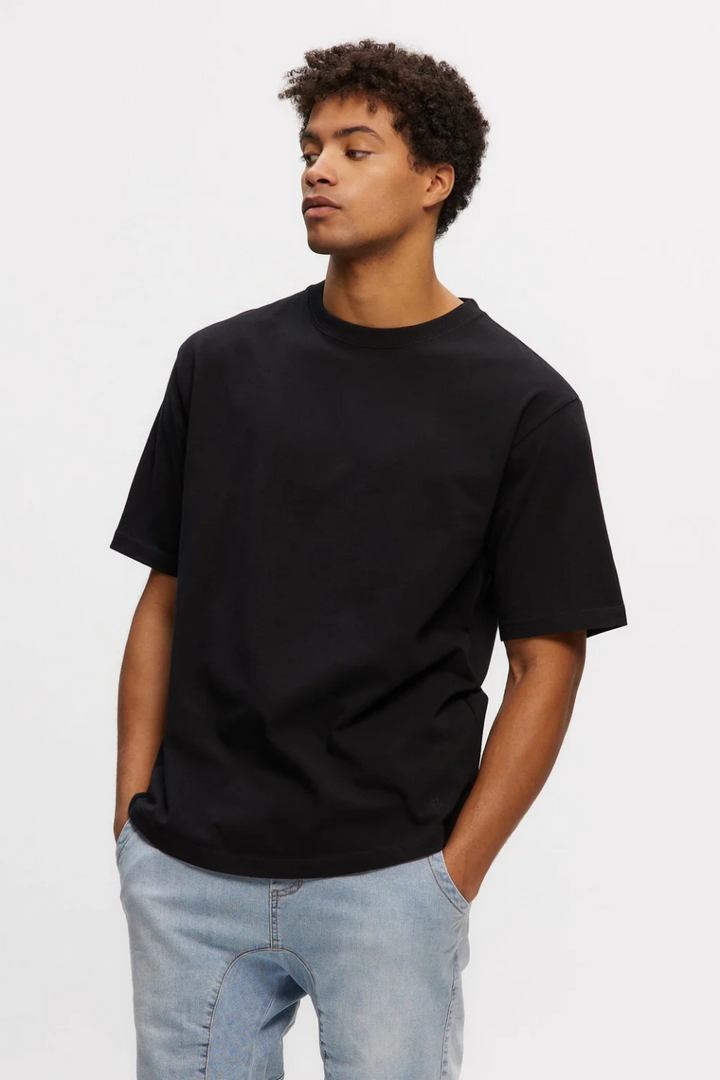 Eazy Scoop Box Tee in Black