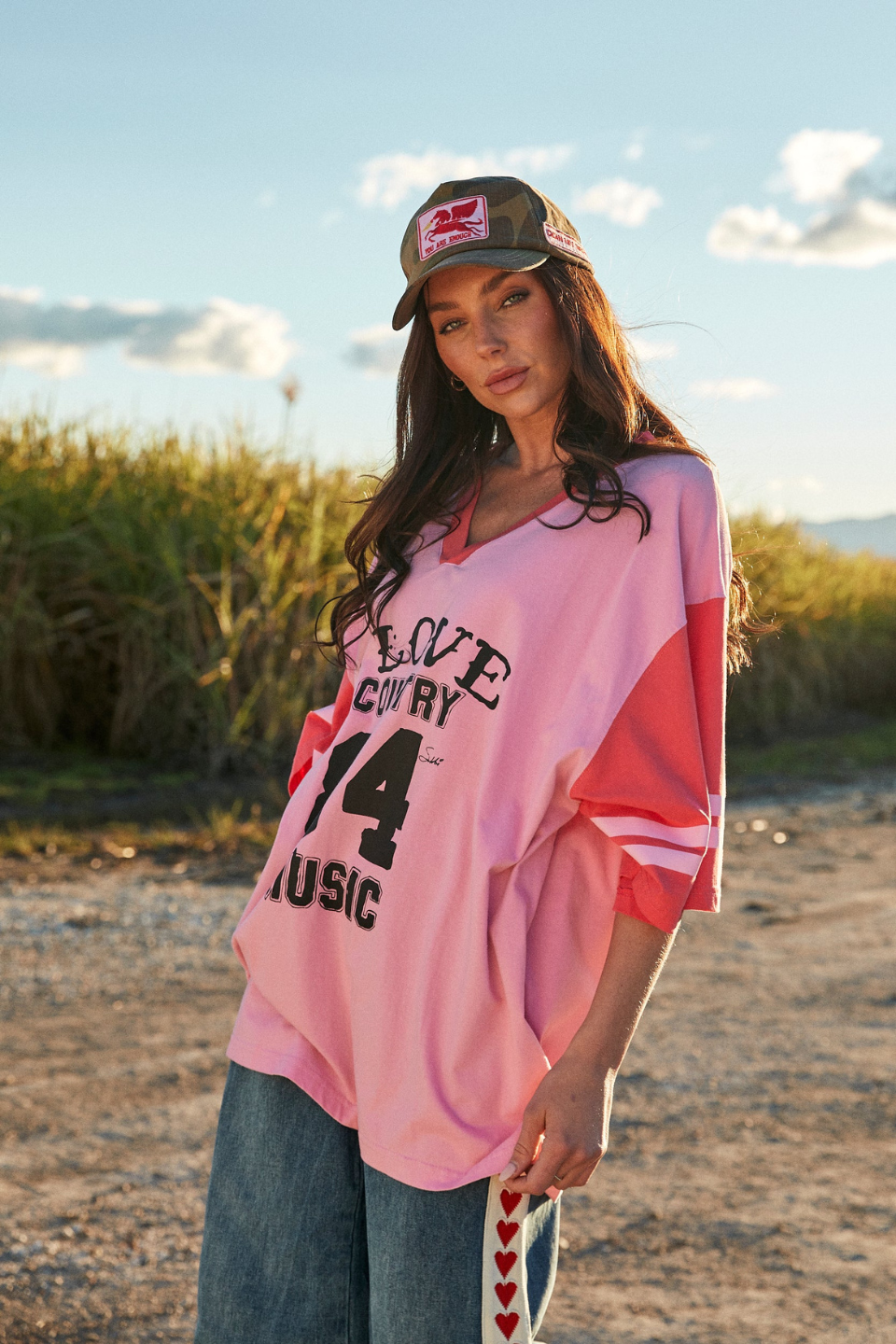 SABBI THE VERY OVERSIZED COUNTRY MUSIC V NECK TEE SABBI