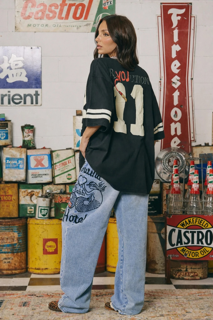 SABBI THE VERY OVERSIZED LOVE REVOLUTION TEE - BLACK
