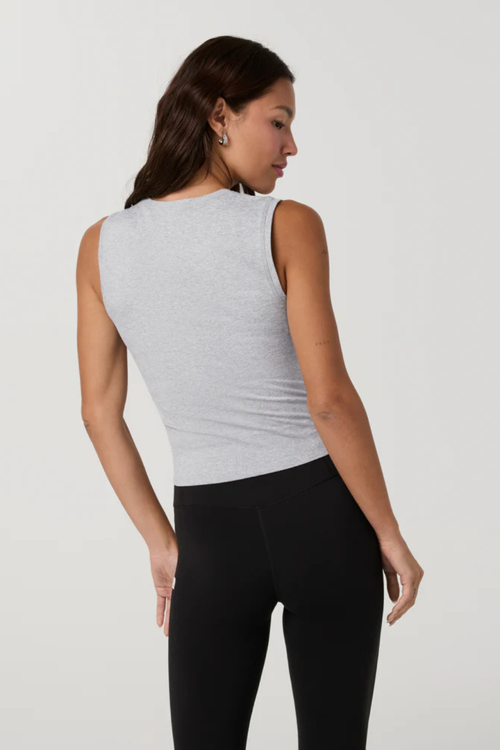Vuori Halo Essential Scoop Tank