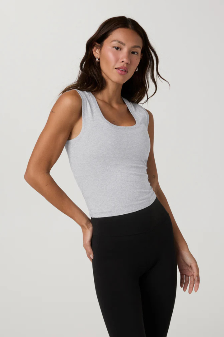 Vuori Halo Essential Scoop Tank