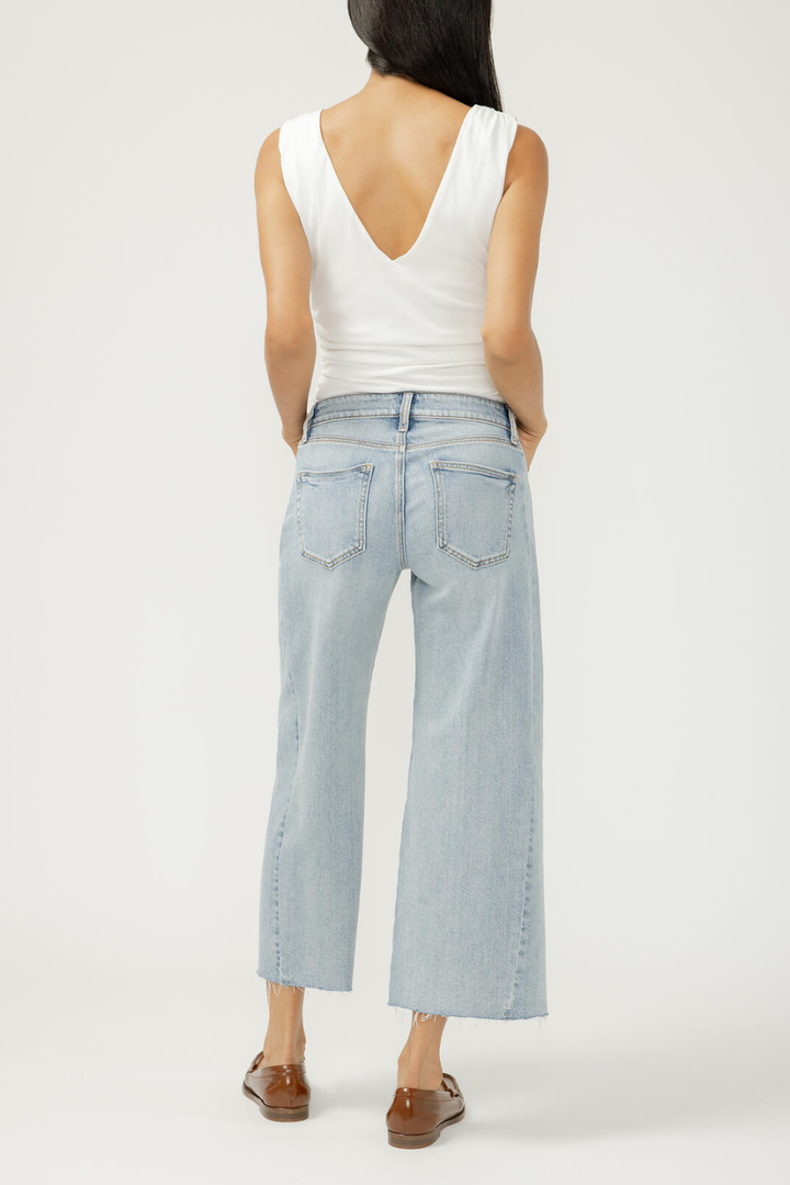 SILVER Suki Mid Rise Cropped Wide Leg Jeans - Hot Peppers Clothing