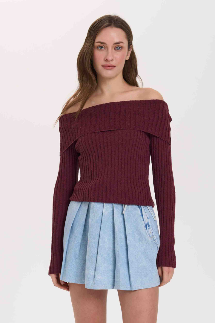 24COLOURS Sloane Off-Shoulder Sweater