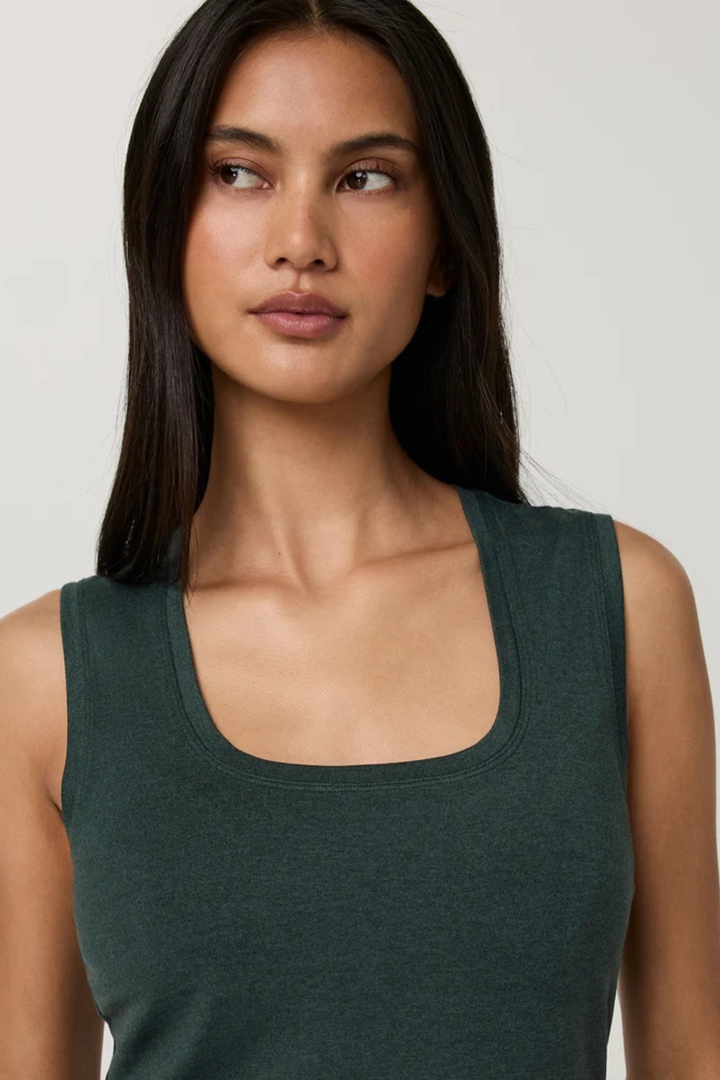 Vuori Halo Essential Scoop Tank