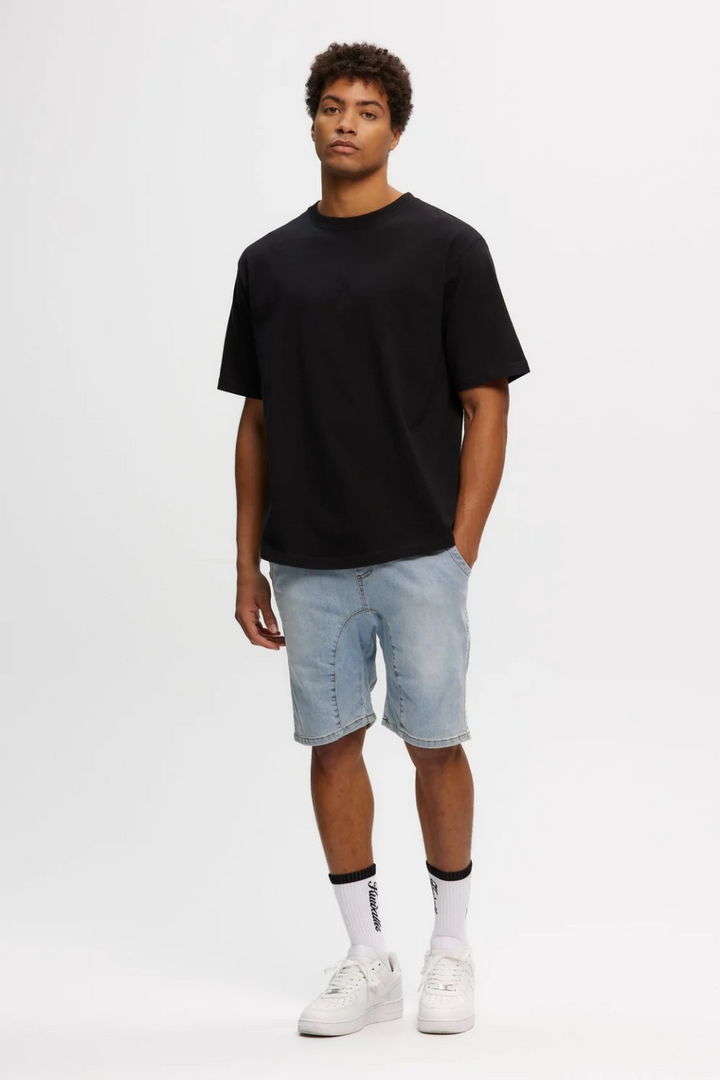 Eazy Scoop Box Tee in Black