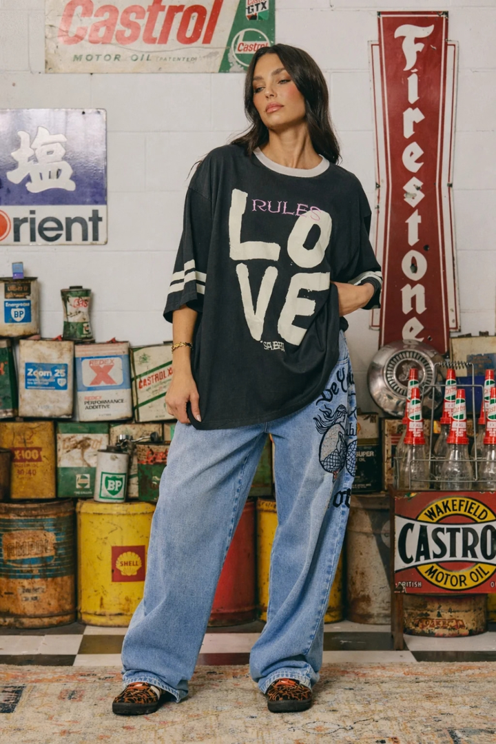 SABBI THE VERY OVERSIZED LOVE REVOLUTION TEE - BLACK