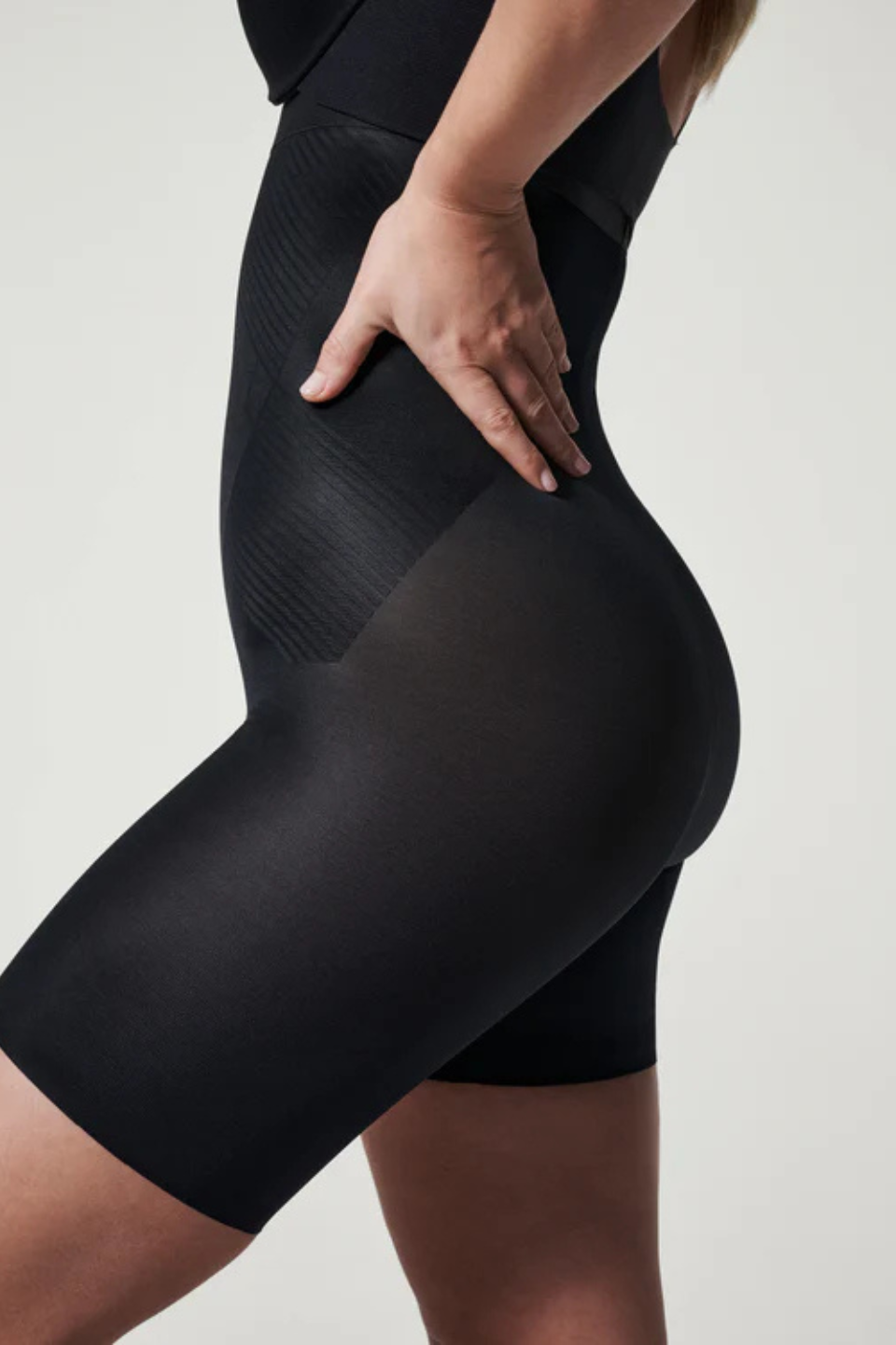 High-Waisted Mid-Thigh Short in Very Black