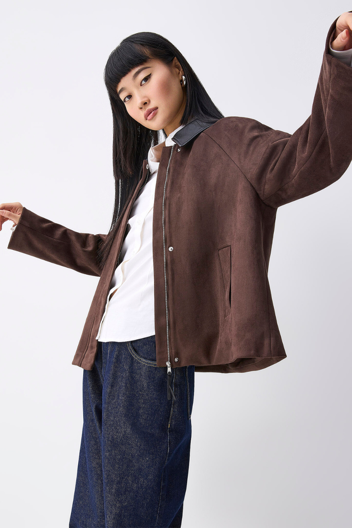 Contrasting collar faux-suede jacket