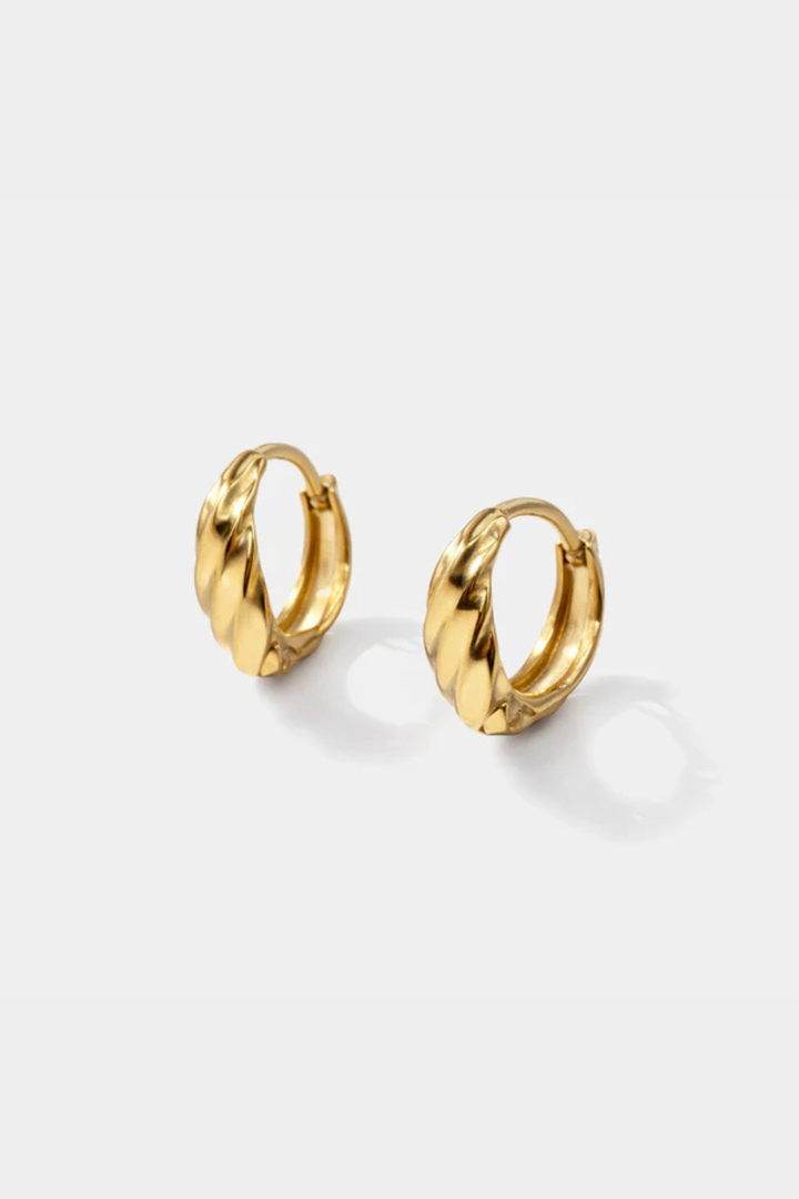 Gold wavy huggie earrings in stainless steel - Hot Peppers Clothing