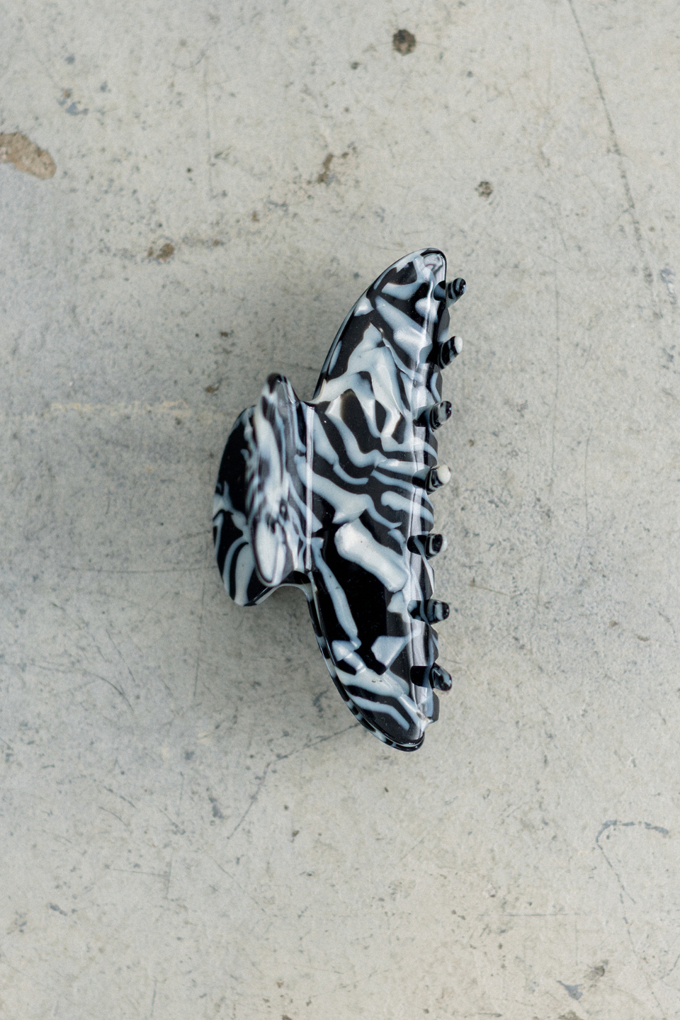 Brunette The Label Claw Clip | Black Marble