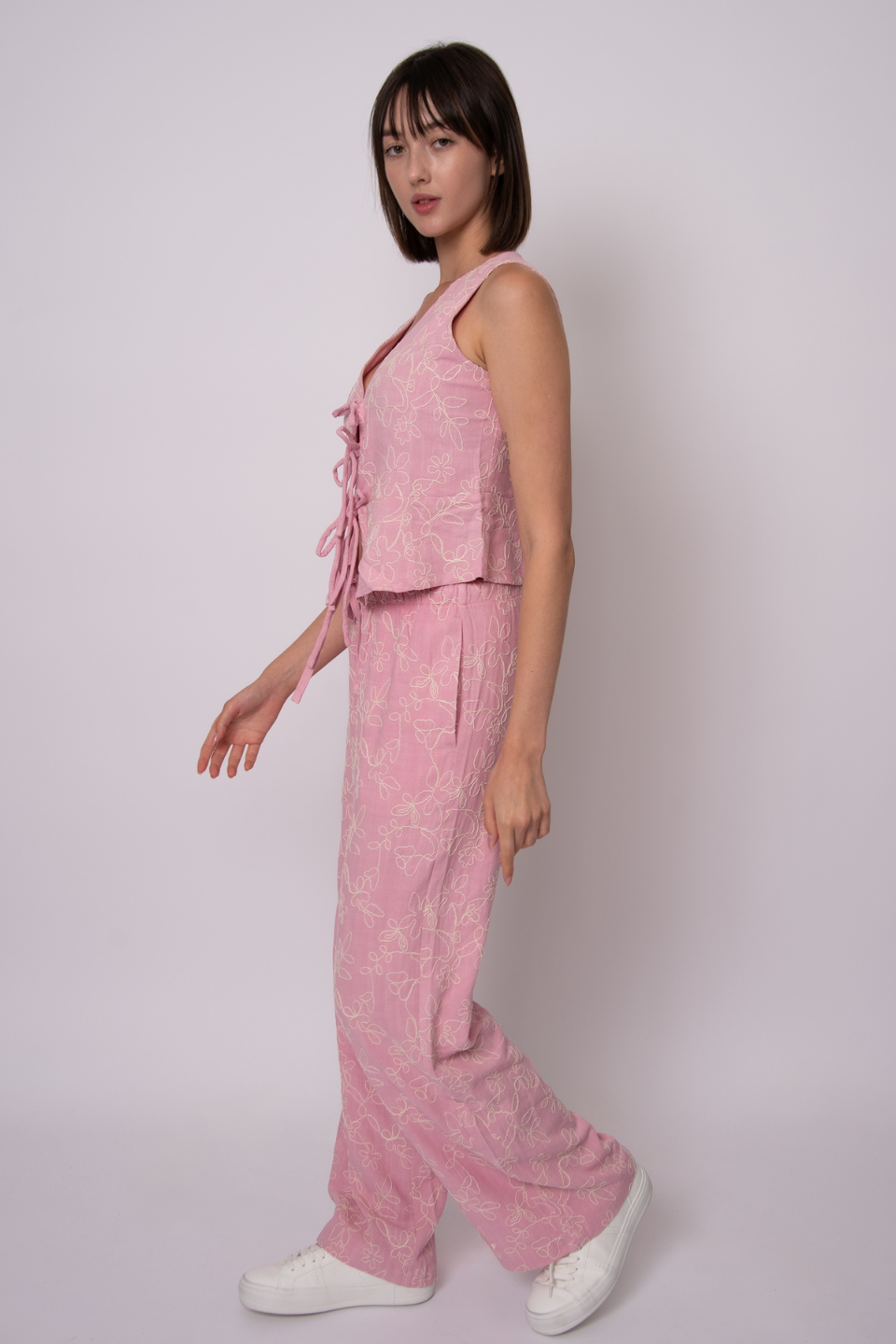 Rd Style Lona Sleeveless Tie Front Top Rd Style