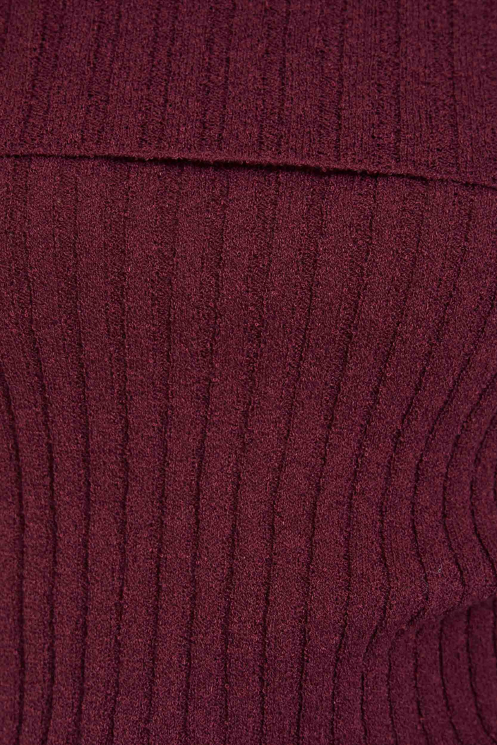 24COLOURS Sloane Off-Shoulder Sweater