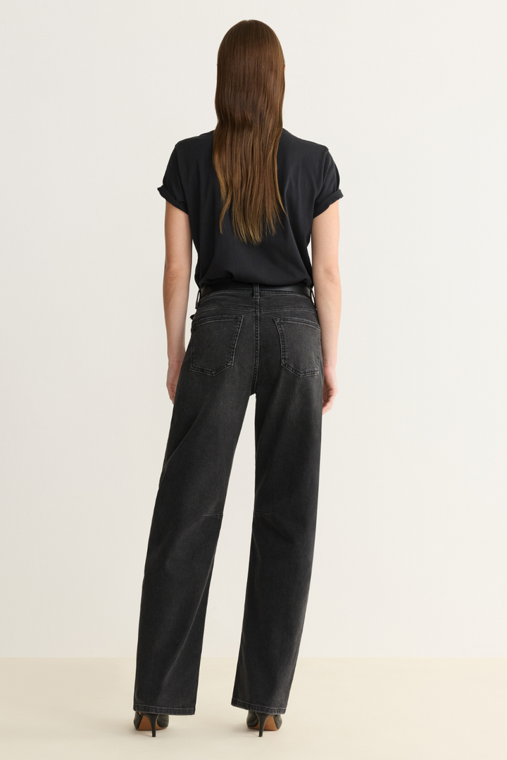 Bna - soft curve barrel jeans