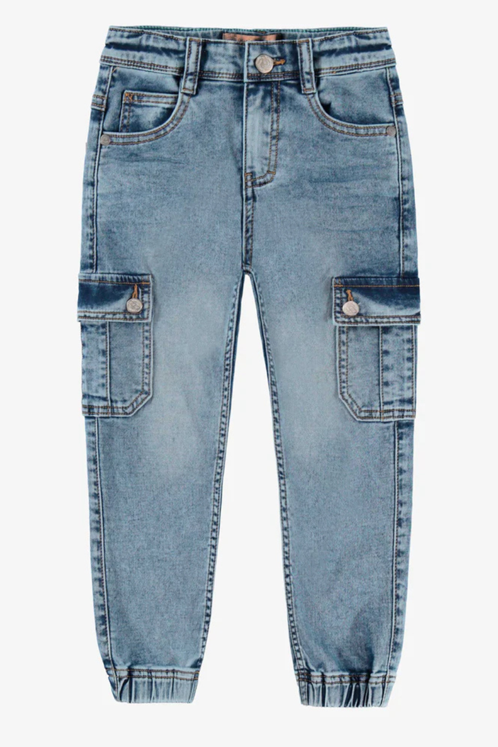 Blue jeans with cargo pockets