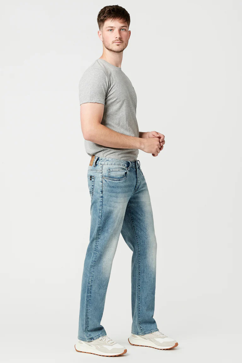 Relaxed Straight Driven Jeans in Sandblasted Light Blue