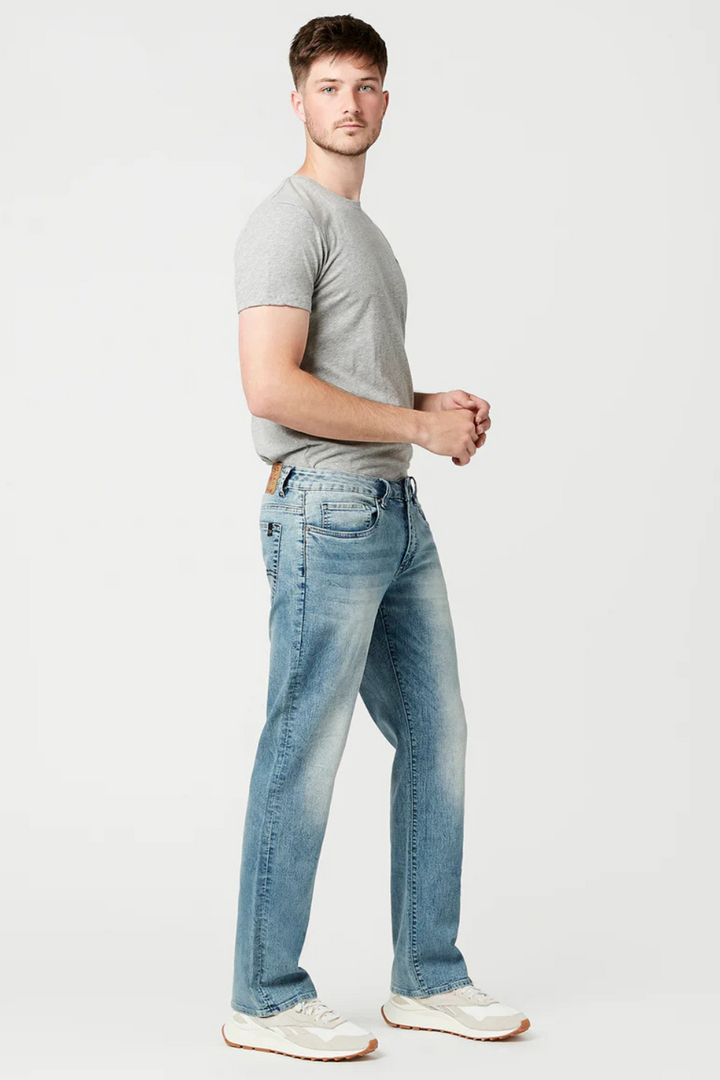 Relaxed Straight Driven Jeans in Sandblasted Light Blue