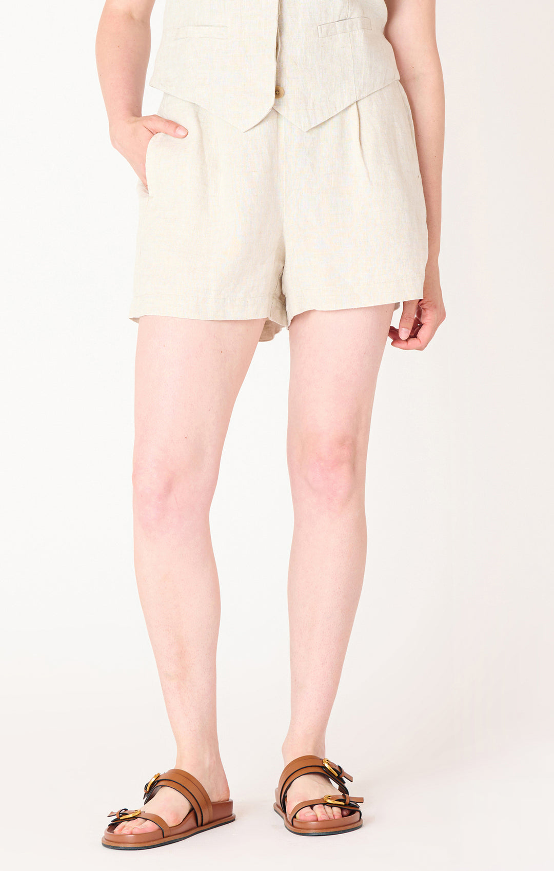 Linen look canvas beige Pleated front, Woven fabric for a lightweight feel, Relaxed fit, Side pockets for added functionality, Elastic pull-on waistband , Double lined