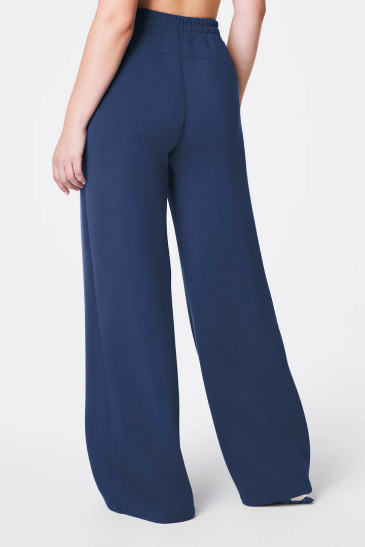 AirEssentials® Wide Leg Pant