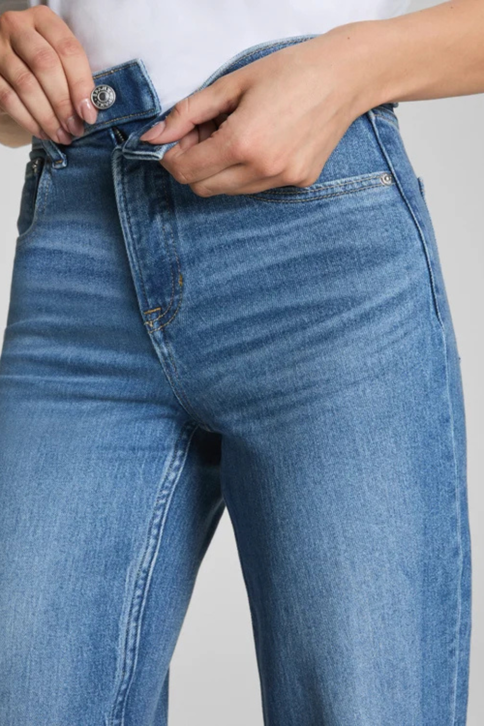 SPANXshape® Authentic 360 90s Straight Leg Jeans