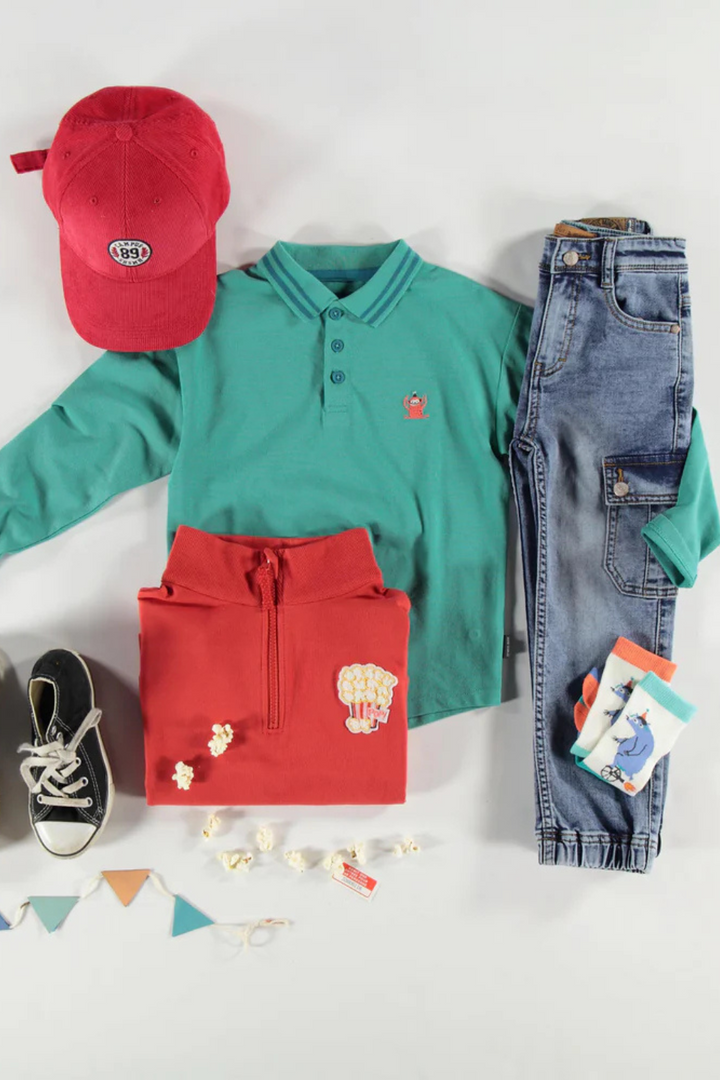Blue jeans with cargo pockets