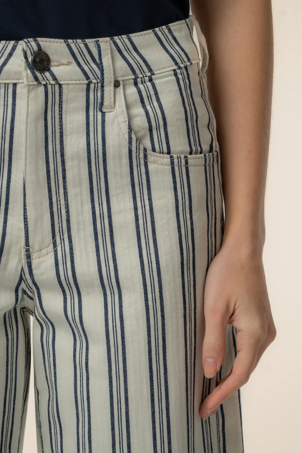 Gwen Stripe Twill High Rise Wide Straight Leg in Navy/Ivory KUT