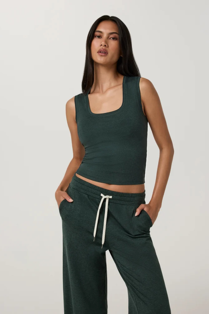 Vuori Halo Essential Scoop Tank