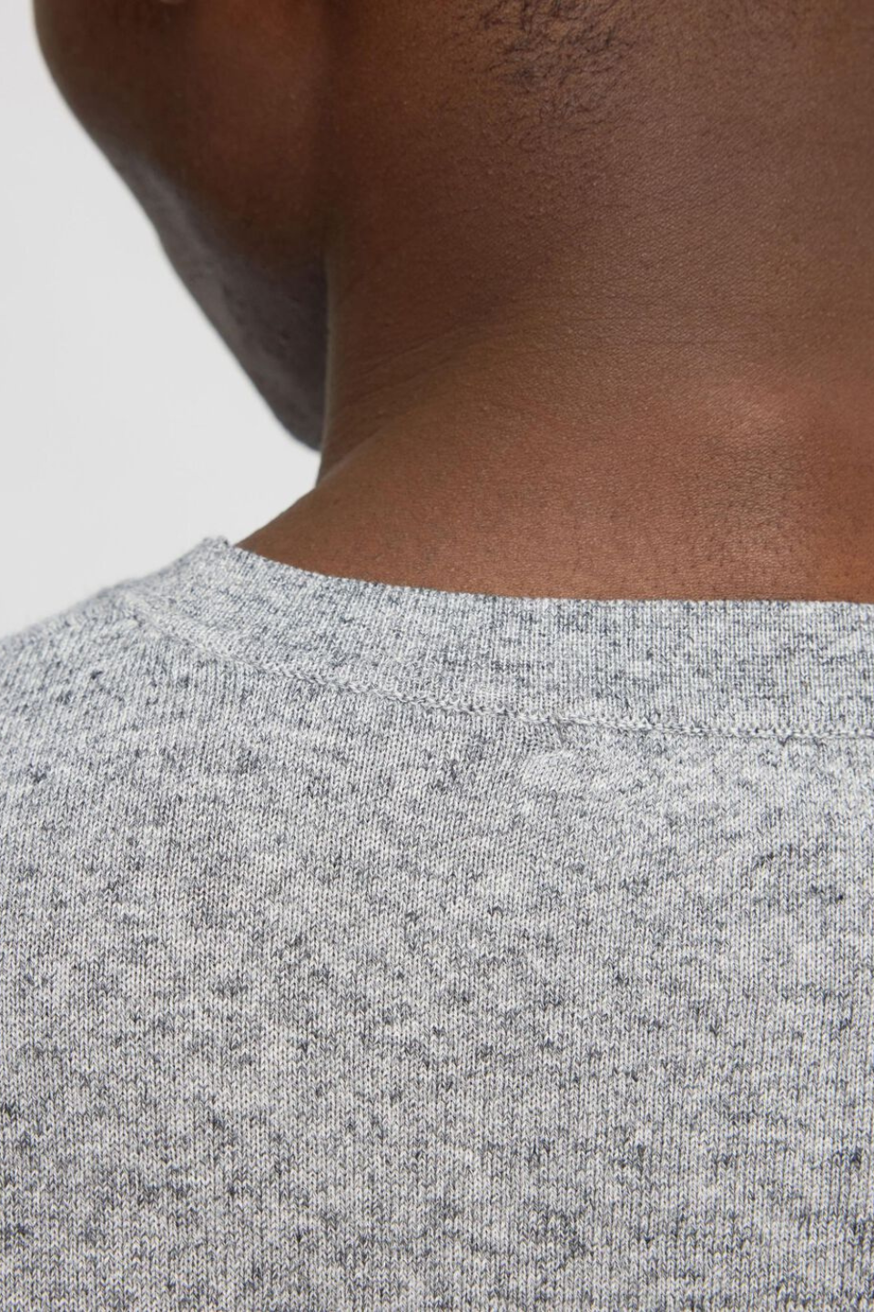 LONG-SLEEVED KNITTED JUMPER
