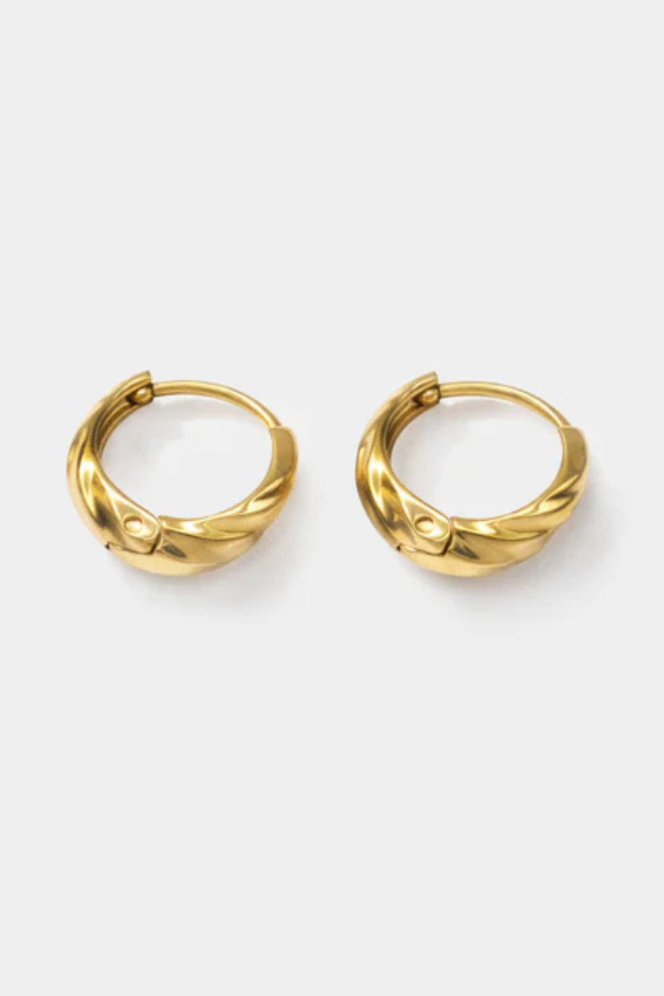 BIZOU Gold wavy huggie earrings in stainless steel BIZOU