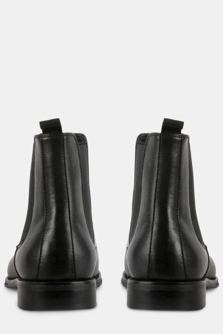 Aldair Black Leather