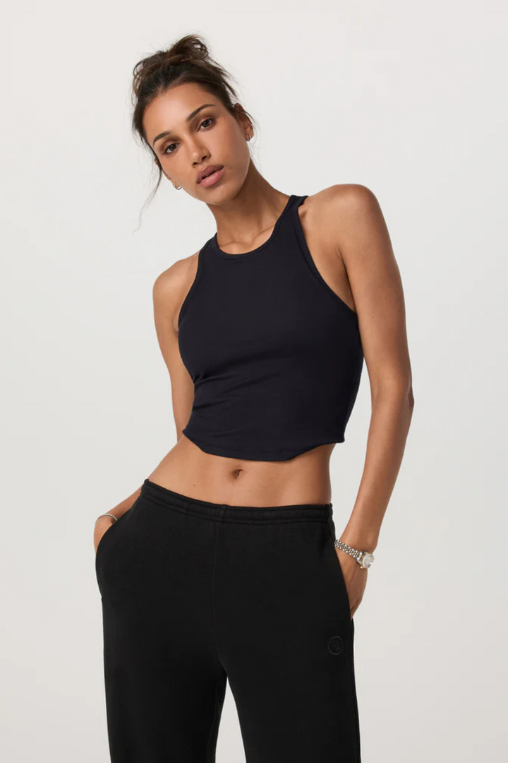 Pose Plyo Tank