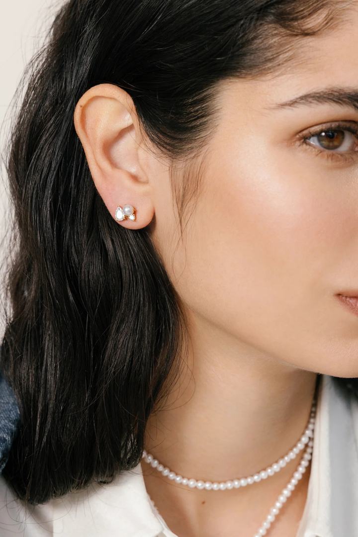 HILLBERG &amp; BERK Pearl Cluster Studs