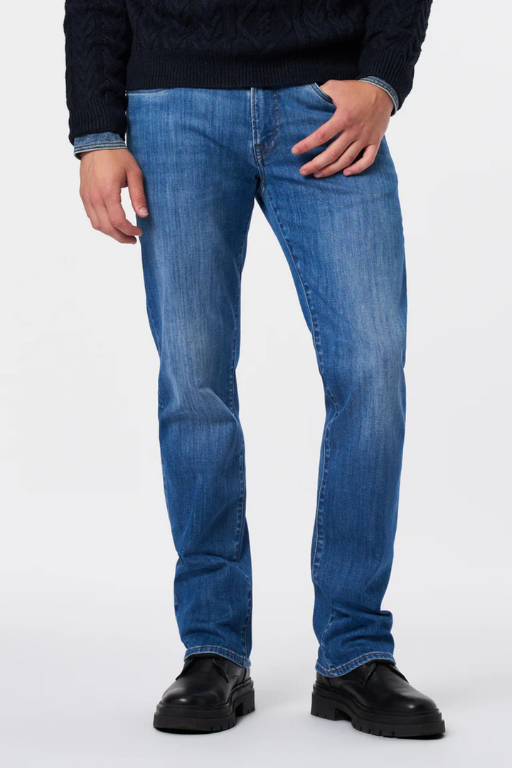 Relaxed Straight Driven Jeans