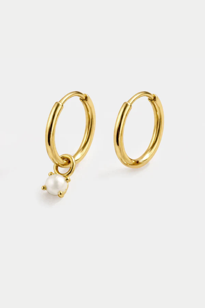 Mini gold huggie earrings in stainless steel &amp; pearl - Hot Peppers Clothing