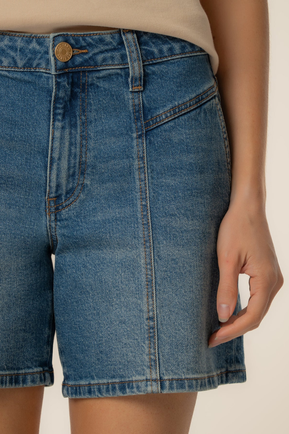 Kut From The Kloth Hailey High Rise Short in Shine Wash KUT