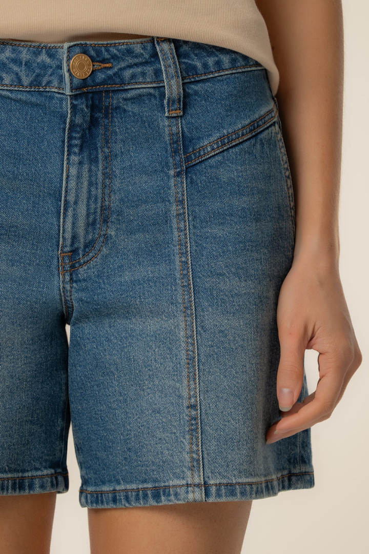Kut From The Kloth Hailey High Rise Short in Shine Wash KUT