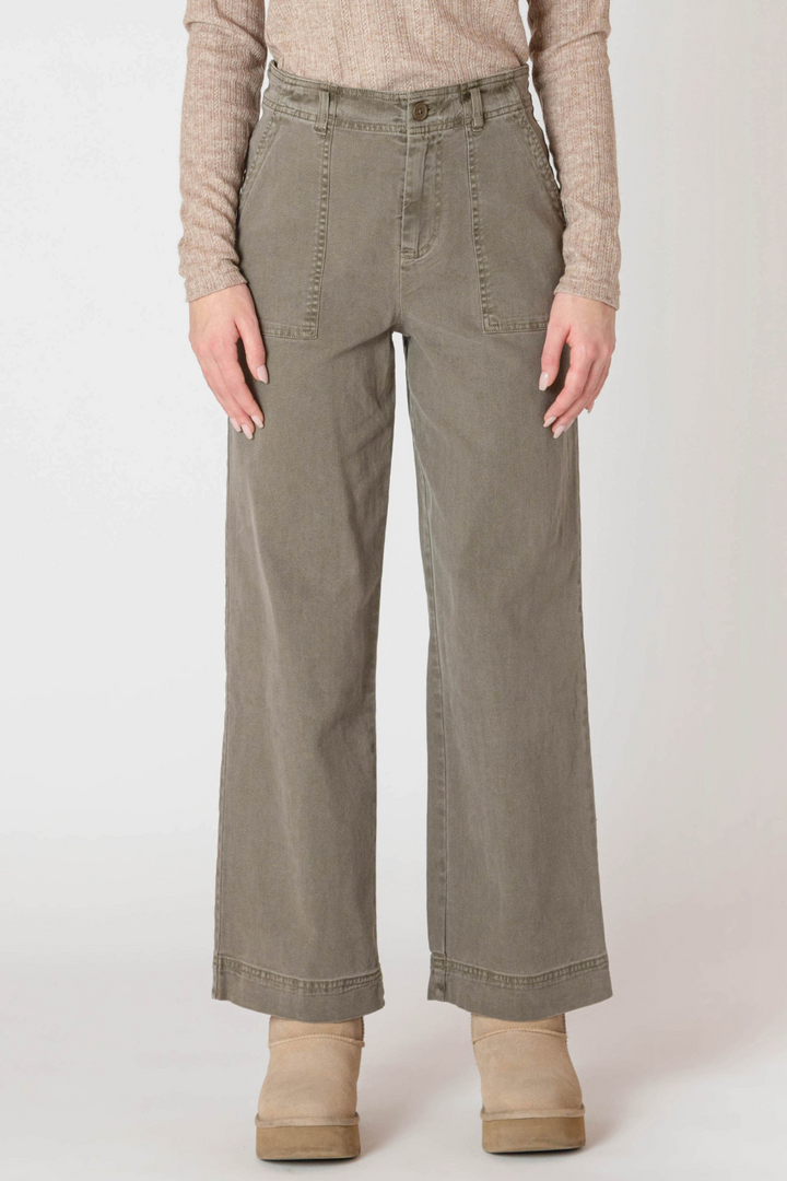 Elara Pant