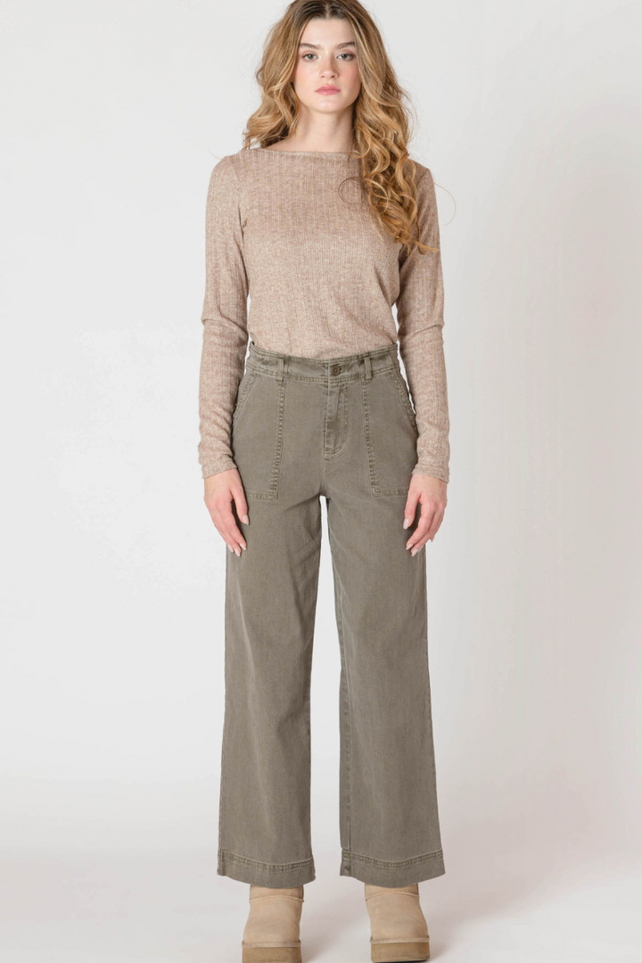 Elara Pant