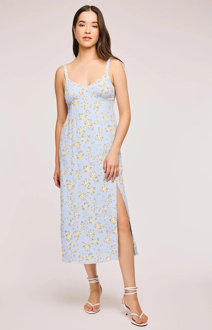 Delicate floral maxi dress with lightweight fabric